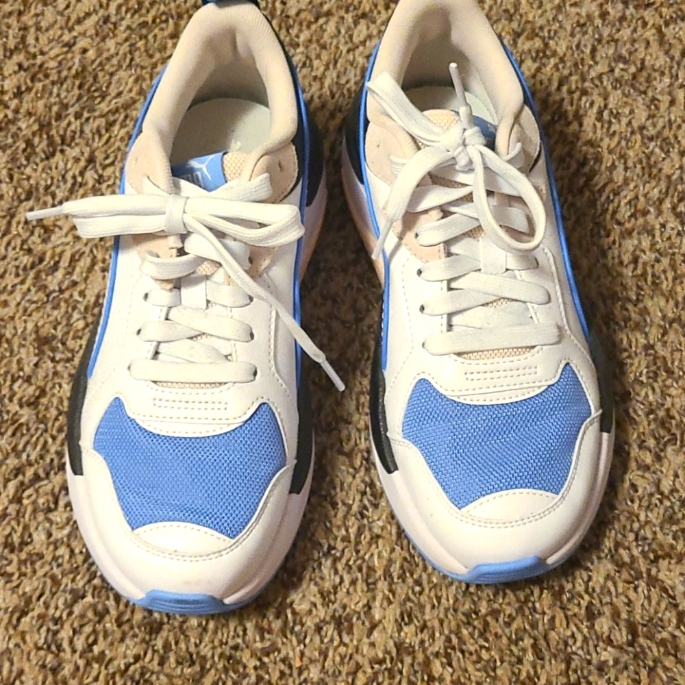 Women's PUMA size 8